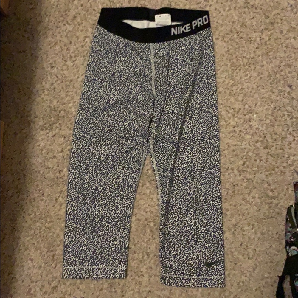 Medium nike pro crop leggings